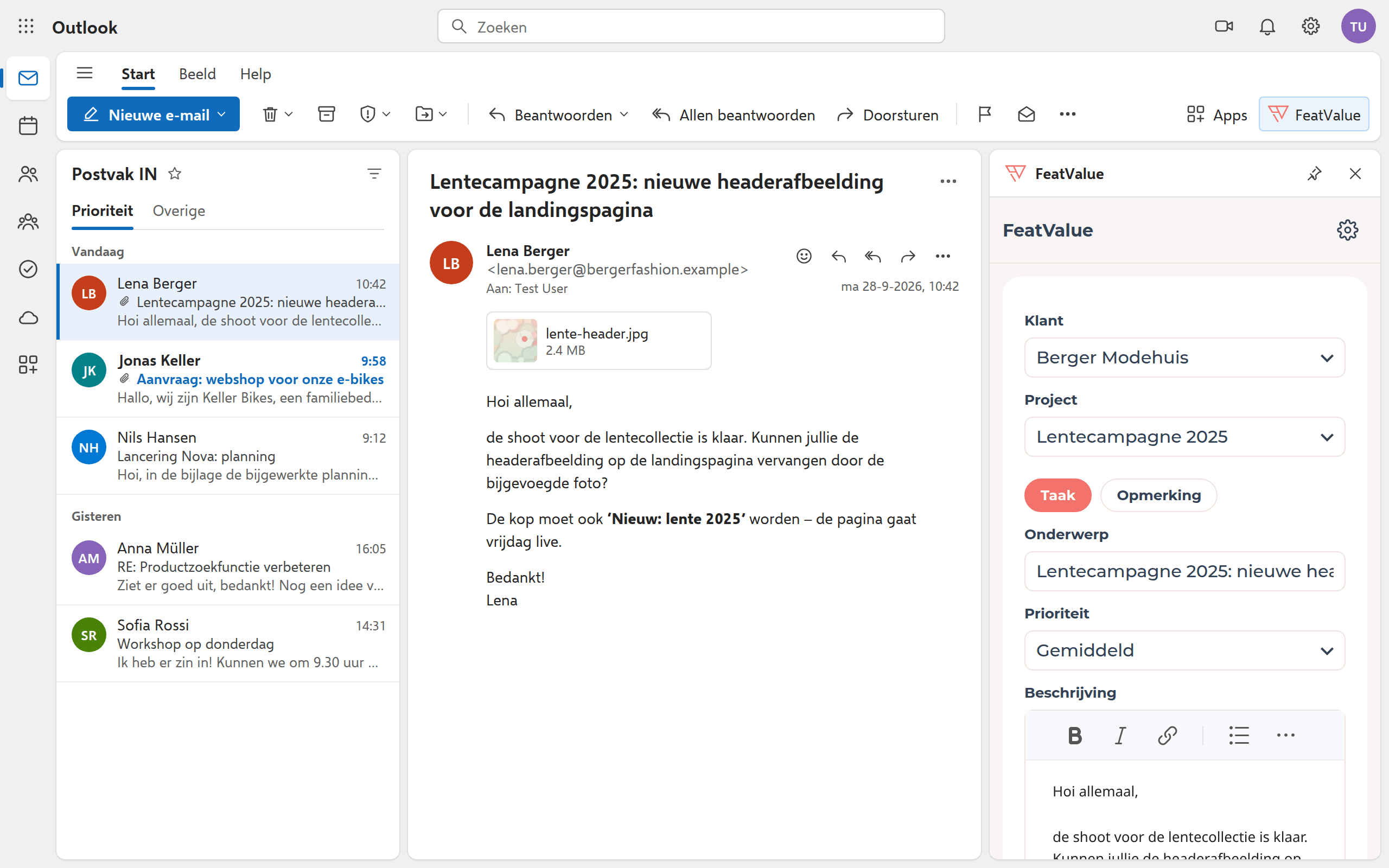 FeatValue-deelvenster naast een geopende e-mail in Outlook met klant, project, onderwerp en beschrijving