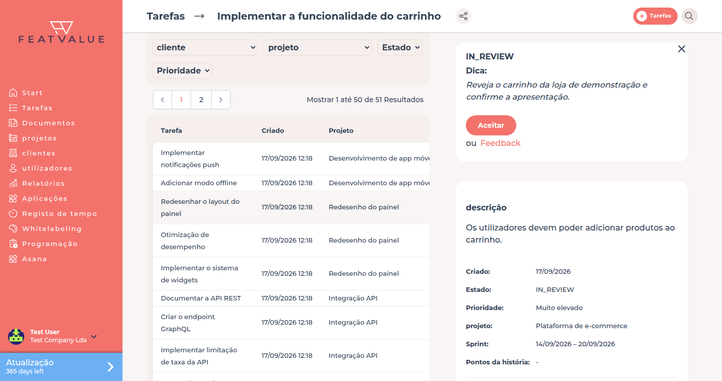 Detalhes da tarefa com Status Em revisão, os botões Aceitar e Feedback e a descrição de revisão