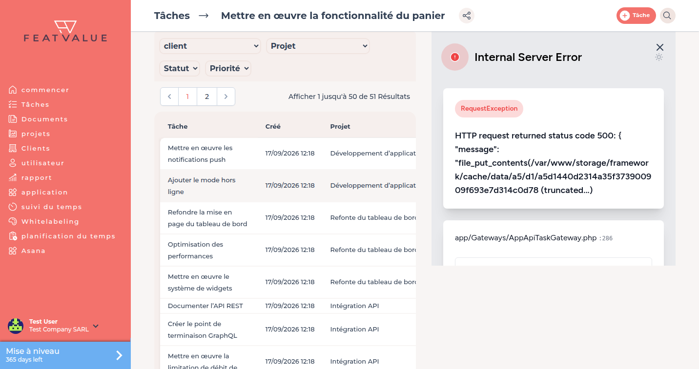 Détails de Tâche avec Statut En cours d'examen, les boutons d’acceptation et de feedback ainsi que la description d’examen